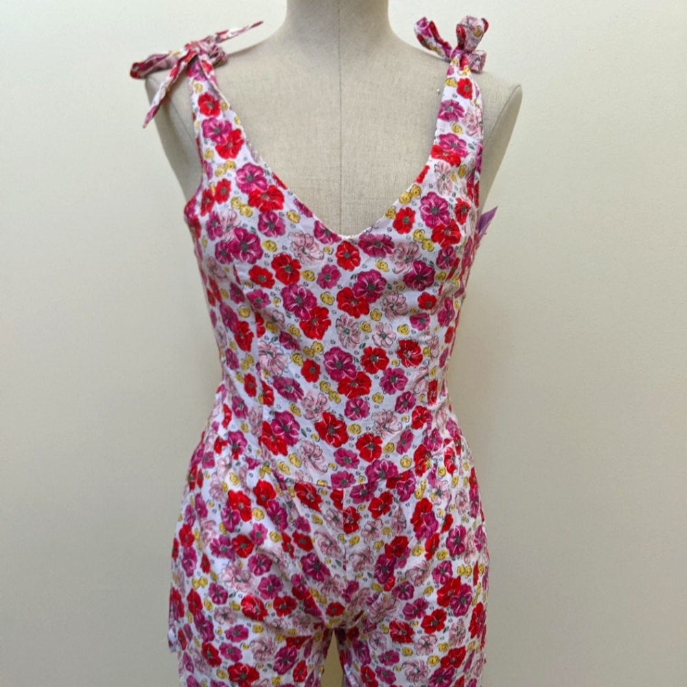 Lola Women Floral Jumpsuit Romper NWT